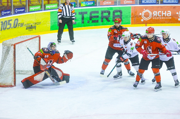 "Неман" в голевой перестрелке одолел "Авиатор" в матче экстралиги