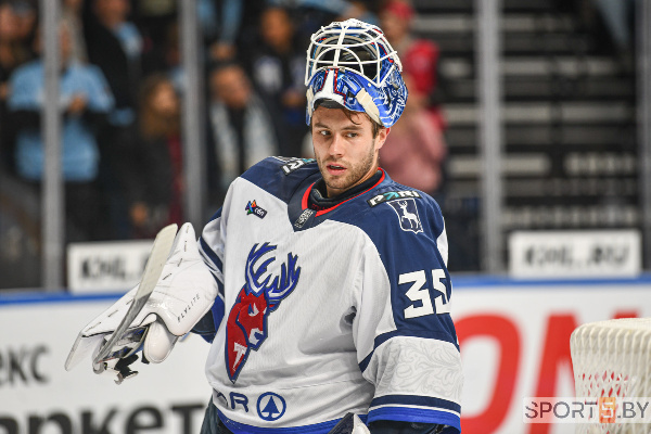 Белорусский голкипер Кульбаков продлил контракт с "Адмиралом"