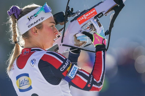 Звезда норвежского биатлона снова провалила гонку на Кубке мира