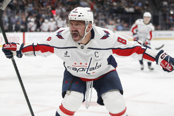 Экс-тренер сборной России верит, что Овечкин сможет побить рекорд Гретцки