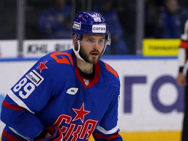 Нападающий с белорусскими корнями покинул СКА, но продолжит карьеру в КХЛ