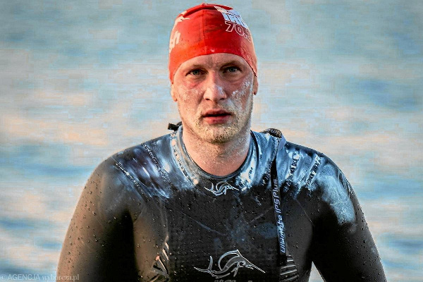 Польский ультрамарафонец впервые переплыл Балтийское море: спортсмен не спал 55 часов
