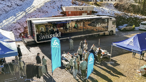 Еще одна команда на Кубке мира приобрела стильный грузовик с мобильной вакс-кабиной