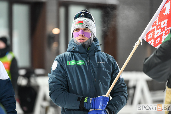 Антон Смольский рассказал, почему биатлонисты используют тейпы на лице