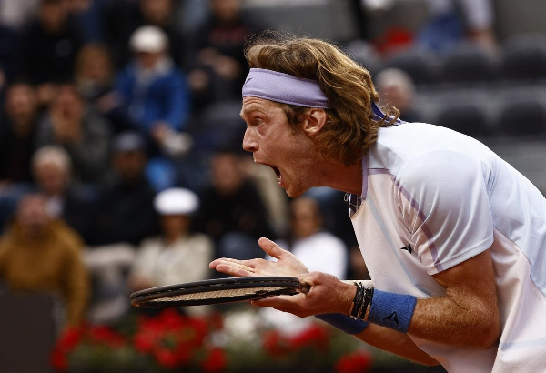 "Старался сохранять спокойствие": Рублёв — о поражении в 1/2 финала в Дубае