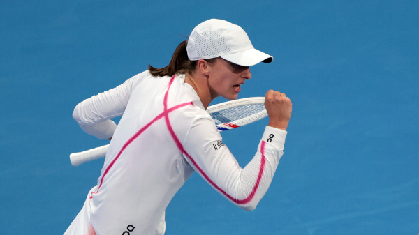 Ига Швентек разгромила соперницу с "баранкой" и вышла в третий раунд турнира в Дохе
