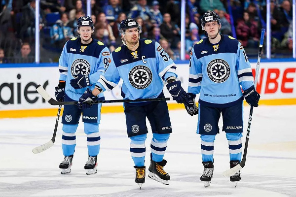 "Сибирь" одолела "Авангард" в первом матче КХЛ после международного перерыва