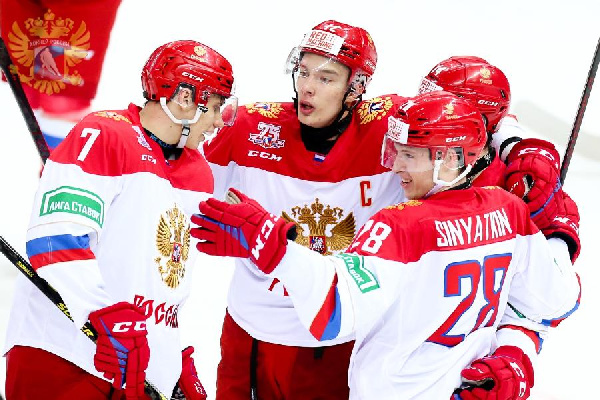 Красная сборная России U20 обыграла Россию U20 (белые) в серии послематчевых бросков