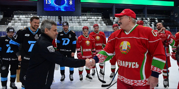 Александр Лукашенко пообещал минскому "Динамо" сгущенку за хорошее выступление в КХЛ
