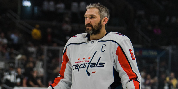 "Овечкин играет лучше": экс-тренер сборной Беларуси сравнил россиянина с Горди Хоу