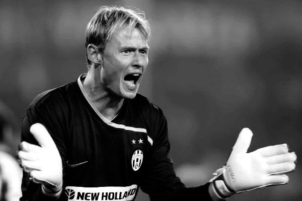 Экс-голкипер "Арсенала" и "Ювентуса" погиб в автомобильной аварии