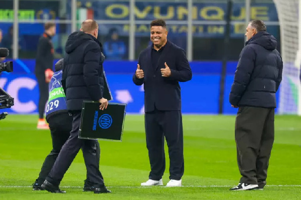 "Сколько ты весишь?": Роналдо поставили в неудобное положение в прямом эфире