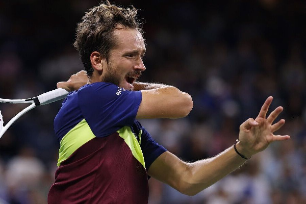 Даниил Медведев о матче 1/8 финала US Open: "По-моему, никогда так часто не менял футболки и полотенца"