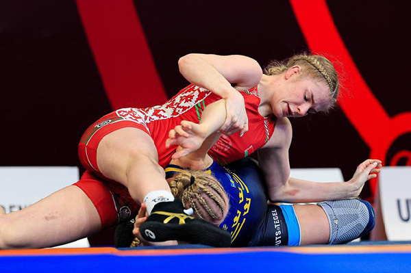 Белоруска Демченко защитила звание чемпионки Европы по борьбе среди молодежи