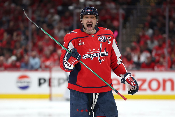 Малыши на льду: Семилетний сын Овечкина впервые сыграл в хоккей в матче с "Далласом"