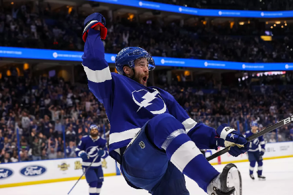 Капитан клуба НХЛ временно покинул команду по личным причинам