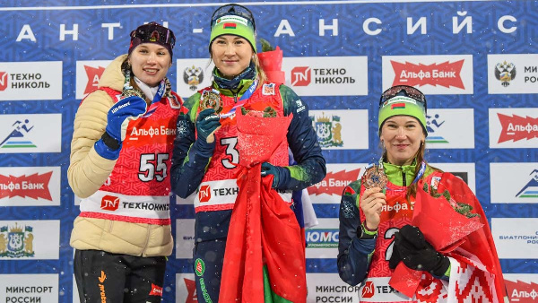 Смольская и Сола стоят на пьедестале Кубка Содружества — ФОТО