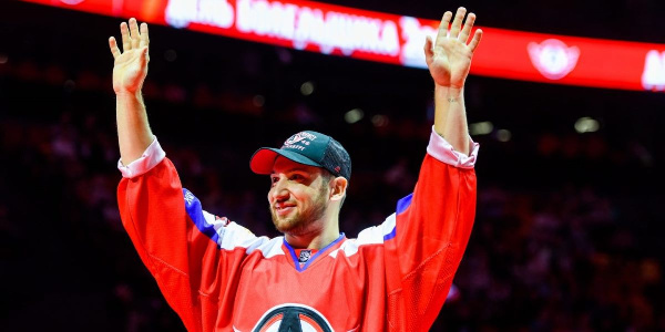 Шайба Романа Горбунова помогла "Автомобилисту" добыть победу над "Нефтехимиком"