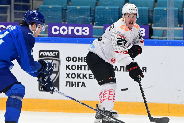 Три шайбы за 40 секунд помогли "Авангарду" обыграть "Барыс" в матче КХЛ