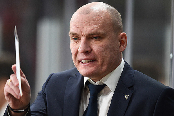 "Охреневаю от таких решений, там всё в крови было": Разин — о судействе в матче с "Сибирью"