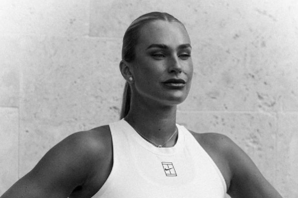 Эстетика в каждом кадре: новая фотосессия Арины Соболенко