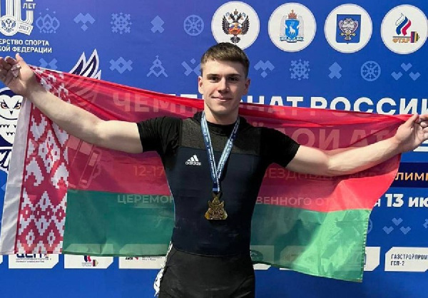 Владимир Зайцев выиграл золото на чемпионате России по тяжелой атлетике 