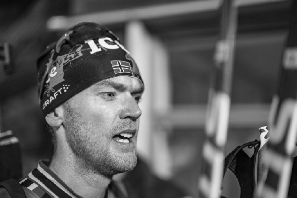 "Мать продадут": итальянец Джакомель раскритиковал СМИ за звонки по поводу смерти норвежского биатлониста