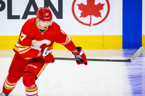 Шарангович не реализовал буллит, а его "Калгари" дома обыграл "Даллас" Колячонка