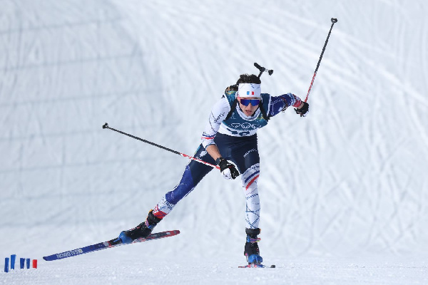 Эрик Перро выиграл индивидуальную гонку на 20 км на этапе Кубка Мира