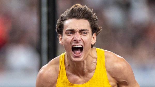 Пятнадцатый рекорд: Дюплантис отобрал у белоруса Волкова лидерство в сезоне по прыжкам с шестом