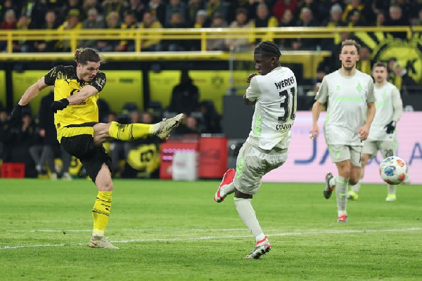 "Боруссия" дома разгромила "Вердер": Итоги вечерних матчей Бундеслиги