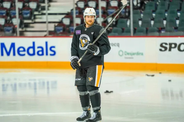 НХЛ: Соловьев остался в запасе, "Питтсбург" шесть раз пропустил от "Колорадо"