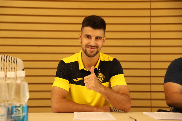 "Люди вообще далекие от футбола": главный тренер "Кайрата" высказался о конфликте с Валерием Громыко