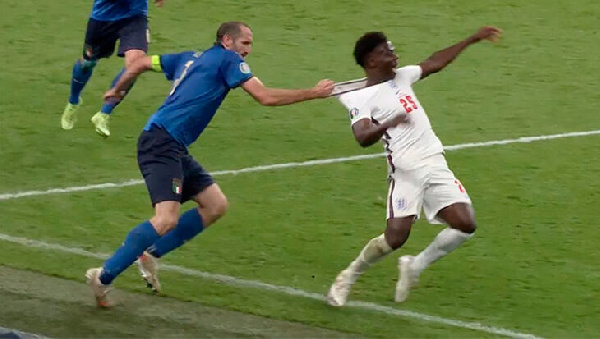 The Telegraph: "В футболе будет введена синяя карточка"