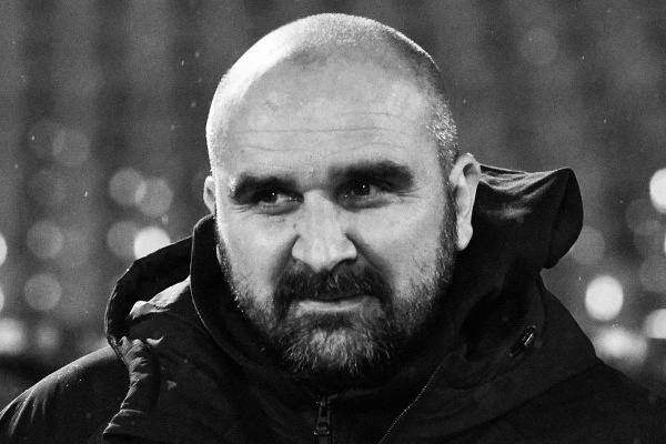 Тренер ФК "Раднички" из сербской Суперлиги умер во время матча