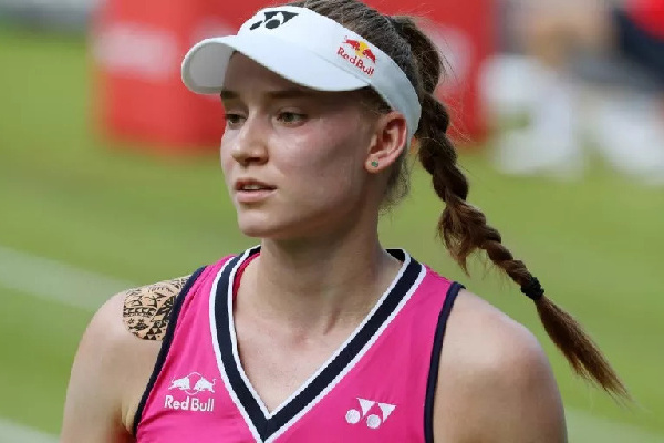 Елена Рыбакина сенсационно покидает турнир в Лондоне