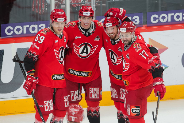 "Автомобилист" Горбунова обыграл "Трактор" в матче КХЛ