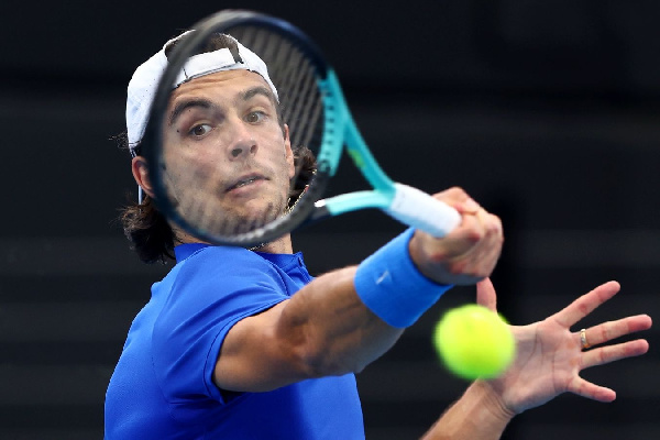 Лоренцо Музетти вышел в полуфинал турнира в Афинах, где сразится с Кордой