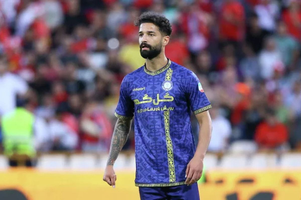 Футболист из Ирана отстранен от тренировок из-за видео с алкоголем