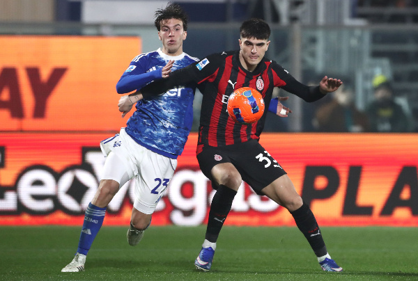 "Милан" дома потерял очки в матче с "Комо" в чемпионате Италии
