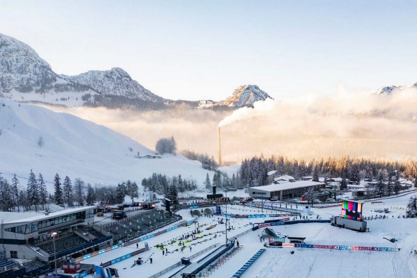 Ботн и Минккинен с желтыми майками лидеров: расписание Кубка мира в Хохфильцене и общий зачет