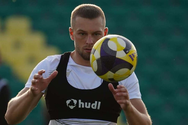 Игрок сборной Беларуси оценил уровень зарплат в Беларуси и Казахстане