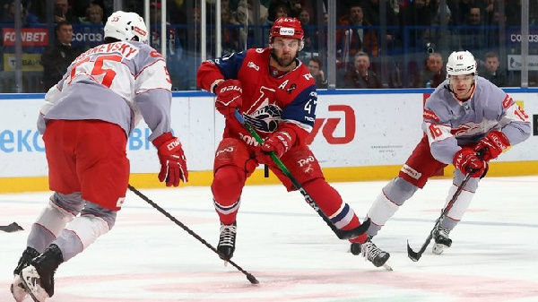 "Спартак" взял реванш у "Локомотива" и сравнял счет в серии плей-офф