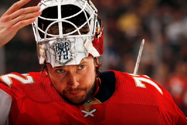 В НХЛ случилась первая за шесть лет драка вратарей