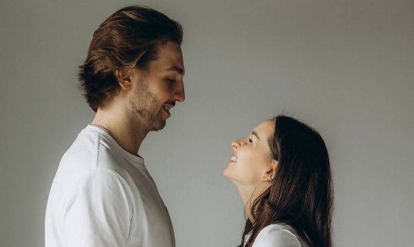 Жена вратаря "Ванкувера" Толопило поделилась архивными фотографиями за период беременности