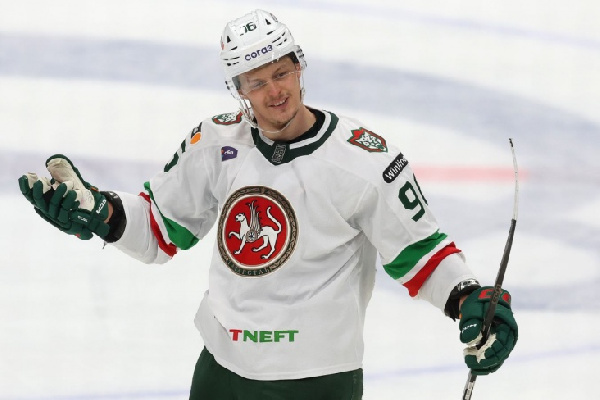 "Пусть хоть 40 будет": Защитник "Ак Барса" — о легионерах минского "Динамо"