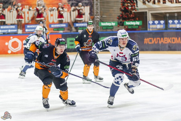 "Металлург" одолел "Шахтер" и поднялся на 3-е место в таблице экстралиги