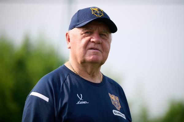 Экс-тренера сборной Беларуси по хоккею лишили вида на жительство в Латвии