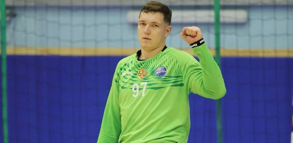 Источник: "Голкипер сборной Беларуси продолжит карьеру в России"