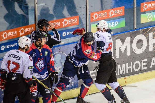 "Металлург" с минимальной разницей шайб повторно обыграл "Неман" в экстралиге